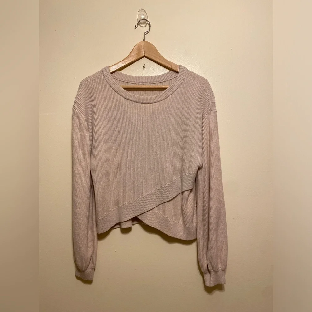 LULULEMON ATHLETICA Cream Cropped Sweater. Size 10